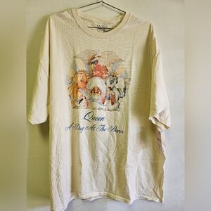 LivyLu Queen A Day At The Races Off White Distressed T-Shirt Sz. 2XL *NWT*